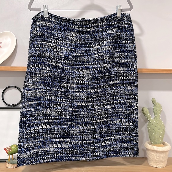 Lafayette 148 New York Dresses & Skirts - Lafayette 148 New York Boucle Wool Blend Pencil Skirt, Size 16